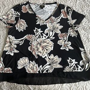 JM Collection size XXL Black top w White Cream Blush Floral designs